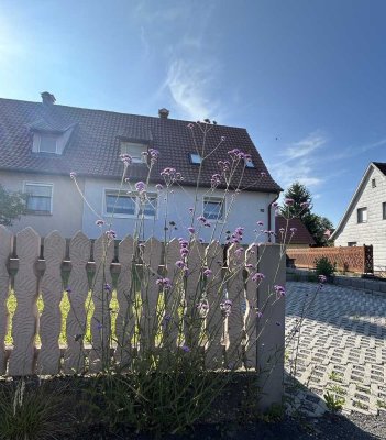 Gepflegtes Zweifamilienhaus mit großem Grundstück