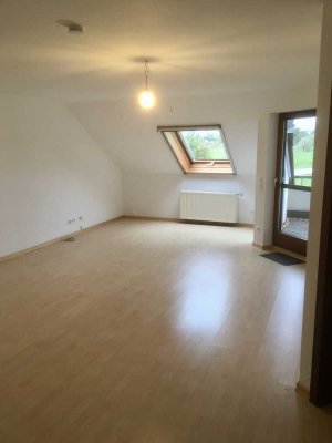 Geschmackvolle, gepflegte 3-Raum-DG-Wohnung mit Balkon und Einbauküche in Eislingen/Fils