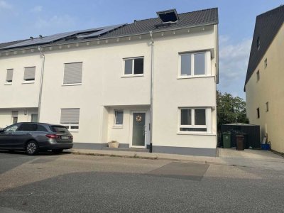 Modernes Reihenendhaus in Reilingen - hell, großzügig und energieeffizient