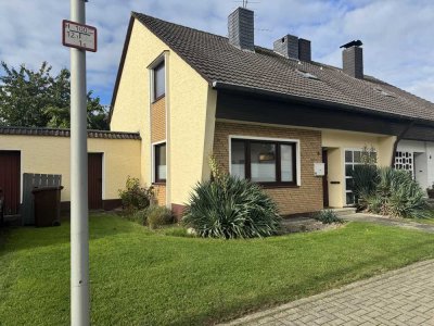 Stommeln: gemütliche Doppelhaushälfte mit tollem Garten, perfekt für junge Familie