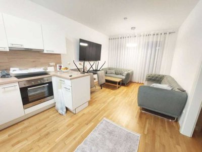 Geschmackvolle, vollständig renovierte 1,5-Raum-Wohnung mit Einbauküche in Erlangen