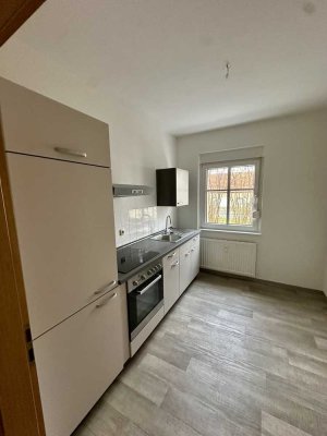 � wunderschöne große 3 Zi.-Wohnung mit Einbauküche � im Zentrum �