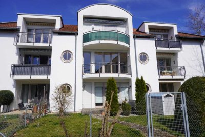 Geschmackvolle 2-Zimmer-Wohnung mit gehobener Innenausstattung mit Einbauküche in Königsbrunn