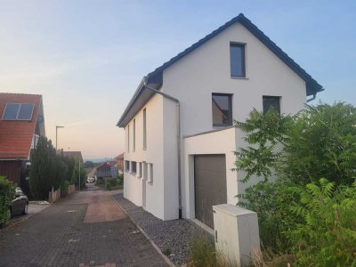 Neubau im gehobenen Stil in Straubenhardt Conweiler. Es fällt keine Maklergebühr an!!!