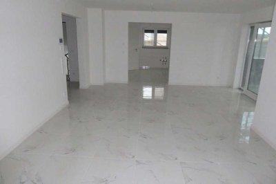 Energieeffi., hochwert. / luxur., 4 Zi.  Neubau Wohnung mit Südwest-Balkon in Rosbach b. Friedrichsd