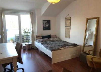 Schöne Dachgeschosswohnung mit tollem Balkon über den Dächern Barops