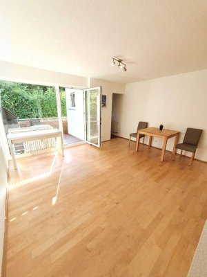 Uni-Kliniken Tal: Helles, möbliertes 1-Zimmer-Apartment mit Loggia & Stellplatz