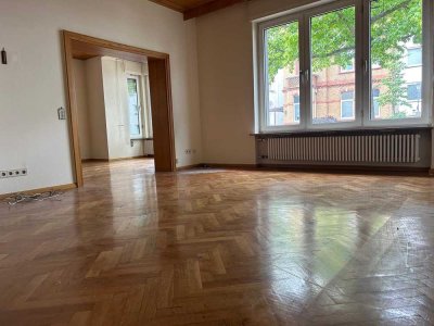 WG Zimmer in einer Stadtvilla stehen zur Vermietung (mit Parkplatz)