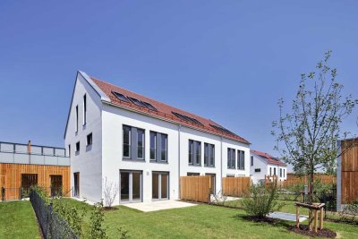 "Gartenfeeling genießen" - Exklusives Familien-Reiheneckhaus mit Charme - ERSTBEZUG