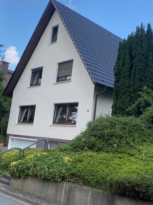 Geschmackvolle, vollst. renovierte 3,5-Raum-Erdgeschosswohnung mit geh. Innenausstattung m. Terrasse