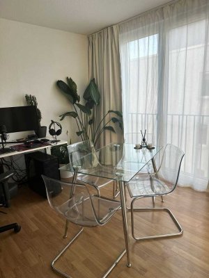 gehobene 2 Zimmer Wohnung (Möbelübernahme!)