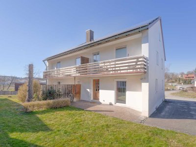 Attraktives 3 Parteienhaus in schöner Wohnlage  mit Garage und großem Garten!