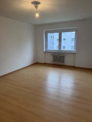Großzügiges Wohnglück: Helle 4-Zimmer-Wohnung mit Balkon in ruhiger Lage