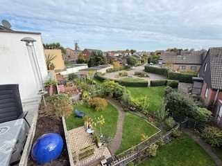 Helle und ruhige  4 Zimmer Wohnung mit Garage und großen Balkon in Zentrum!!!