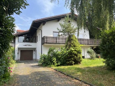 Einfamilienhaus mit ELW, Balkon, Garage und Garten Nähe Passau