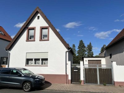 Freistehendes Einfamilienhaus mit großem Grundstück & Ausbaupotenzial in begehrter Lage v. Griesheim