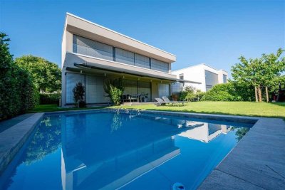 Exklusive "Villa hoch 3" mit Pool in Bestlage Riedberg Westflügel zur Anmietung