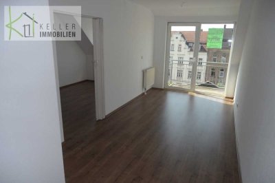 Zentral gelegene kleine 2-Raum-Dachgeschosswohnung mit Süd-Balkon und Singleküche/Miniküche