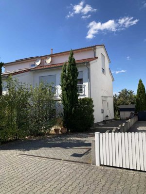 Schöne Doppelhaushälfte mit 6 Zimmern in Gernsheim