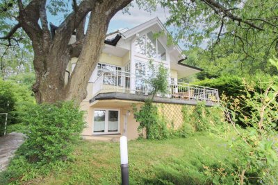 Schönes Einfamilienhaus mit großem Garten, Pool und Sauna mit traumhaftem Ausblick