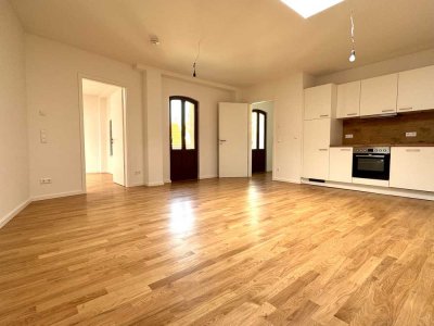 Lichtdurchfluteter *Erstbezug*: 2-Zimmer-Wohnung mit Balkon und moderner Einbauküche