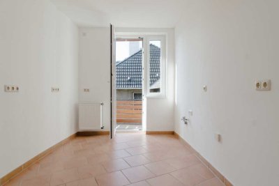 Renovierte 3-Zimmer-Wohnung mit neuen Fenstern und Balkon, Anmietung eines PKW-Stellplatzes möglich
