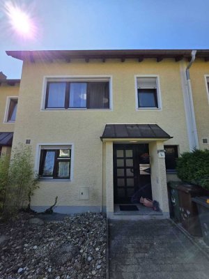**HAUNSTETTEN** Gepflegtes Reihenmittelhaus mit Garten und Balkon in ruhiger Lage