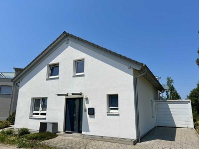Neu- und hochwertig ausgestattetes Einfamilienhaus mit Garage in ruhiger Lage von Sinzheim!