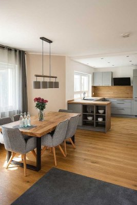 *RESERVIERT* Familie und Arbeit unter einem Dach - Großzügige DHH in ruhiger Lage