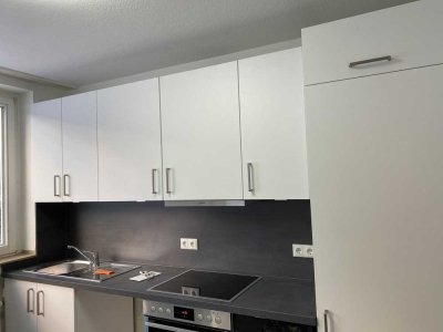 Schicke Whg. im 2.OG. mit neuer Küche, renov., 3 Balkonen, Aufzug, Garage, neue Heizung 2024