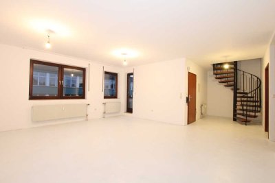 Aussergewöhnliche  Studio-Wohnung mit zwei Balkonen in gepflegtem Wohnhaus