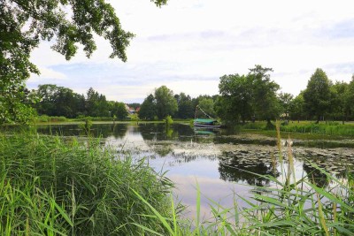 Charmante Doppelhaushälfte mit Wasserzugang und großem Grundstück