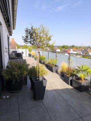 Geschmackvolle 4-Zimmer-Penthouse-Wohnung mit geh. Innenausstattung mit Terrasse und EBK
