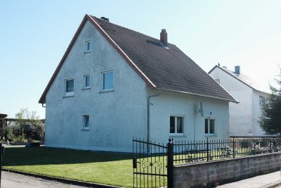 Freundliche und sanierte 4-Raum-Wohnung mit gehobener Innenausstattung in Danndorf