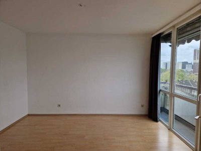 Freundliche 2-Zimmer-Wohnung mit Einbauküche in Mülheim