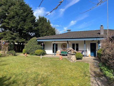 Bungalow mit Garage auf großem Grundstück