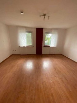 Schöne 1-Zimmer, Küche, Bad Wohnung im Grünen