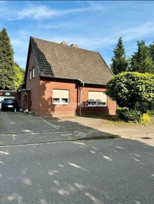 Charmantes Einfamilienhaus mit Einliegerwohnung und großem Garten in ruhiger Lage