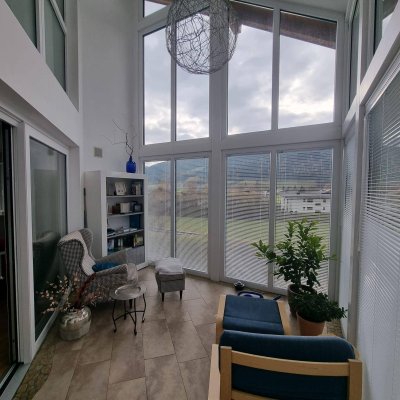 Einfamilienhaus mit Pool in zentraler Lage