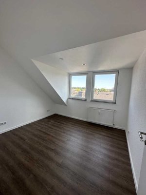 Stilvoll wohnen in Toplage – 2,5-Zimmer mit Balkon auf der Roonstraße 15