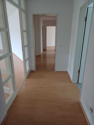 Helle, schöne 3-Zimmer Wohnung mit großem Balkon und TG-Stellplatz