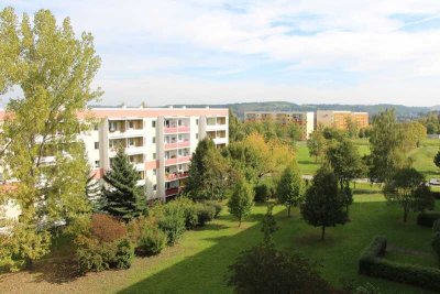 ---Sanierte 3-Raum Wohnung mit Einbauküche in Lusan---