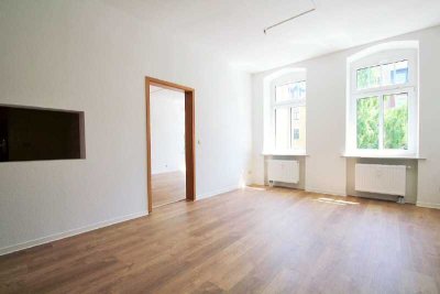 4-ZIMMER-WOHNUNG FÜR JUNGE FAMILIEN - ODER STUDENTEN - WG GEEIGNET - BALKON UND STELLPLATZ...