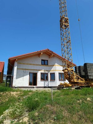 Großzügiges Einfamilienhaus mit Doppelgarage in sonniger Lage – im Bau