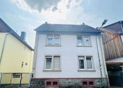 Hanau-Steinheim: Vielseitiges 3-Familienhaus mit Innenhof & Anlieger-Maisonette – Komplett vermietet
