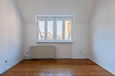 VORDERHAUS 4.OG / SÜDAUSRICHTUNG / BALKON / ALTBAU