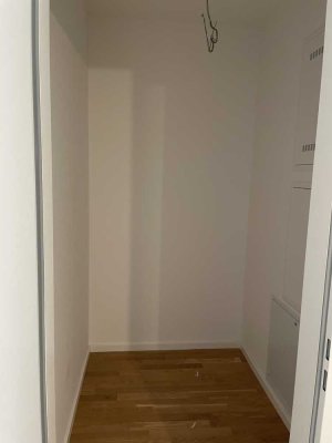 Nachmieter gesucht – Neubauwohnung mit neuer Küche & Möbeln