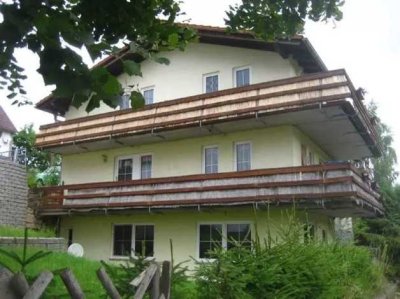 Dreifamilienhaus mit separaten Mietereingängen