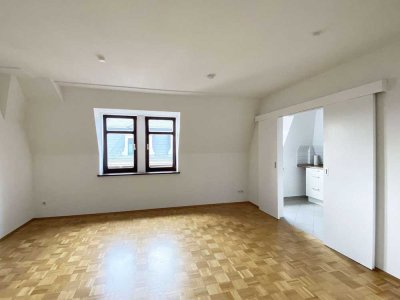 3 Zimmer Dachgeschoss - Maisonettewohnung in hochwertig sanierter Gründerzeitvilla in Striesen