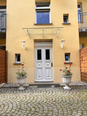 Südbalkon mit Blick ins Grüne, ruhige Lage m. Wanne u. extra Duschkabine